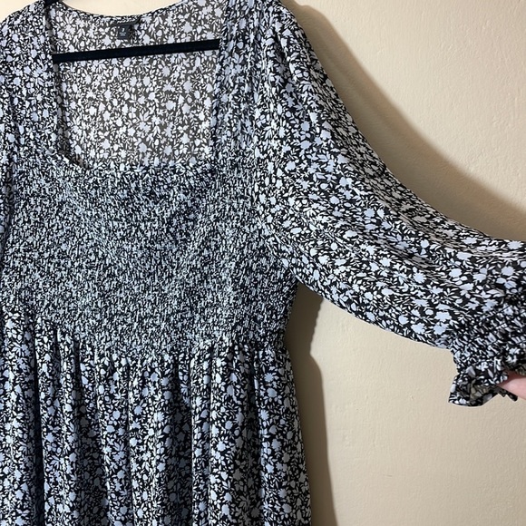 Torrid size 3 BLACK & WHITE FLORAL CHIFFON SMOCKED BABYDOLL BLOUSE - Picture 6 of 7